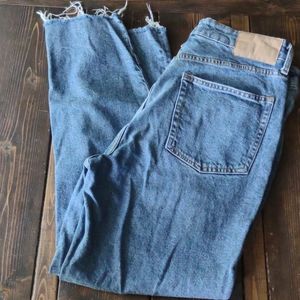 High waisted mom jeans.